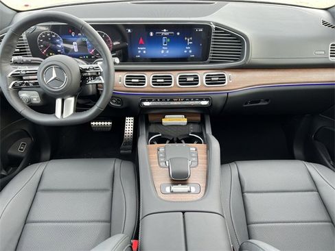 Used 2025 Mercedes-Benz GLS 450 4MATIC image 2