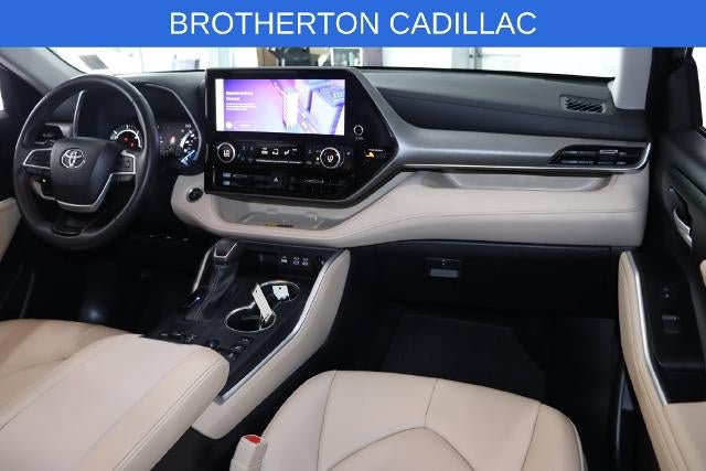 Used 2025 Toyota Highlander XLE AWD/4WD image 29