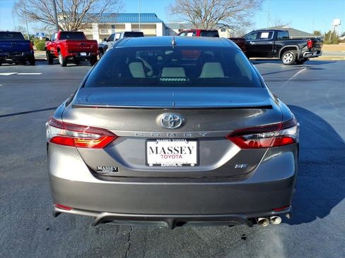 Used 2023 Toyota Camry SE image 4
