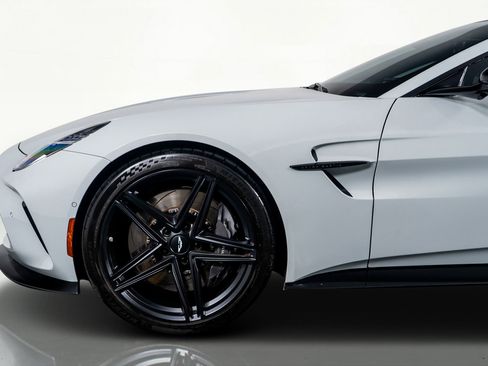 Used 2025 Aston Martin V8 Vantage Coupe image 43