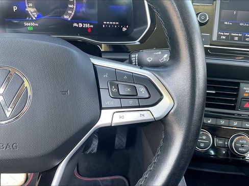 Used 2024 Volkswagen Jetta SE FWD image 12