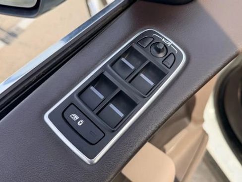 Used 2019 Jaguar F-PACE Prestige image 13