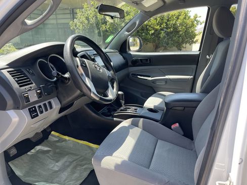 Used 2013 Toyota Tacoma PreRunner w/ Convenience Pkg RWD image 12