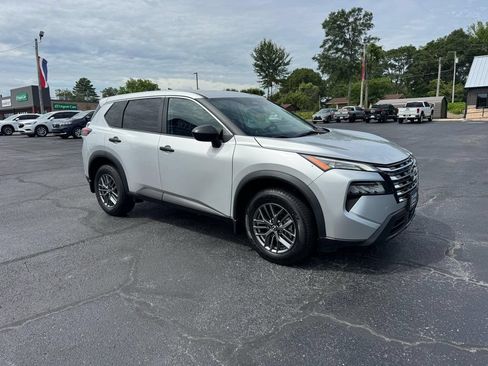 Used 2024 Nissan Rogue S AWD/4WD image 4