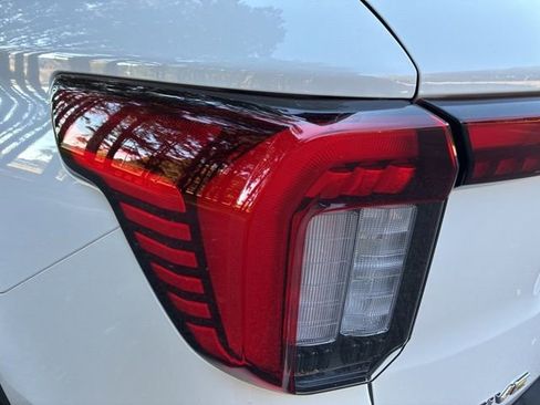 Used 2025 Ford Explorer Active w/ Active Comfort Package image 14