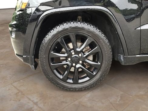 Used 2018 Jeep Grand Cherokee Altitude AWD/4WD image 28