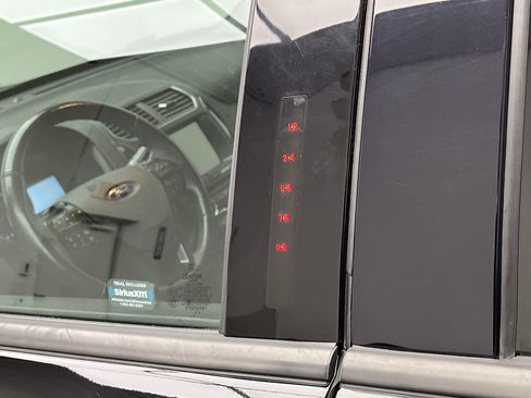 Used 2018 Ford Explorer XLT w/ Equipment Group 202A AWD/4WD image 7
