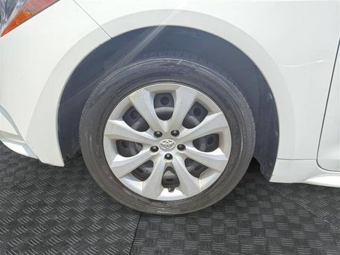Used 2021 Toyota Corolla LE image 14