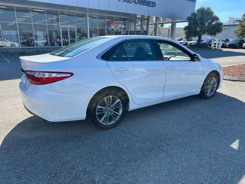 Used 2016 Toyota Camry SE image 3