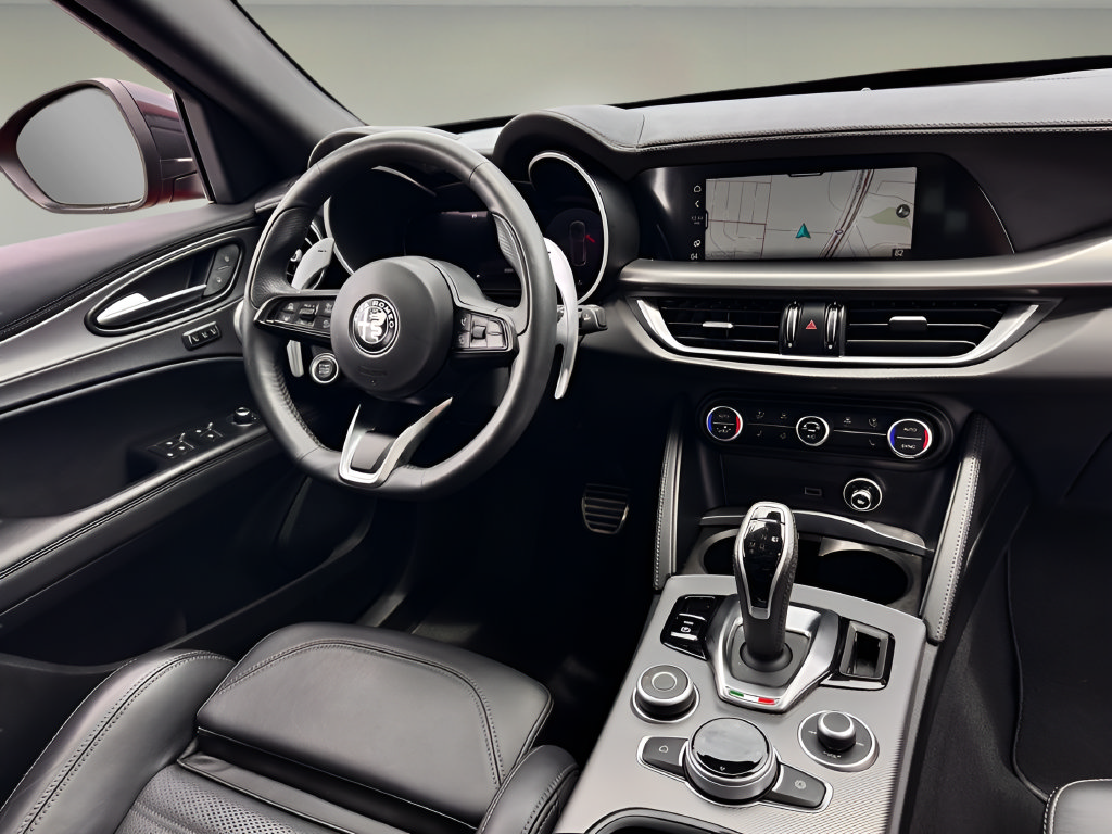 Used 2025 Alfa Romeo Stelvio Sprint AWD/4WD image 7