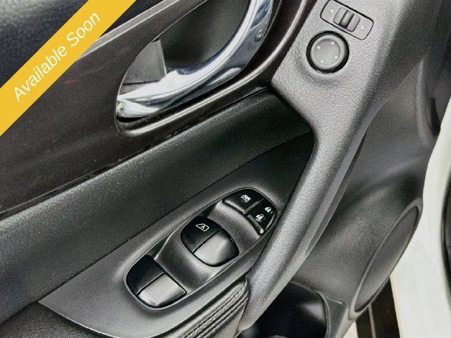 Used 2019 Nissan Rogue SV AWD/4WD image 17