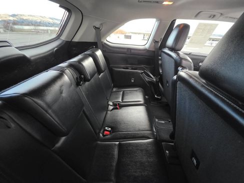 Used 2019 Toyota Highlander Limited AWD 4dr SUV image 12