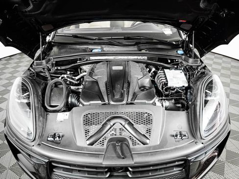 Certified 2023 Porsche Macan S AWD/4WD image 12