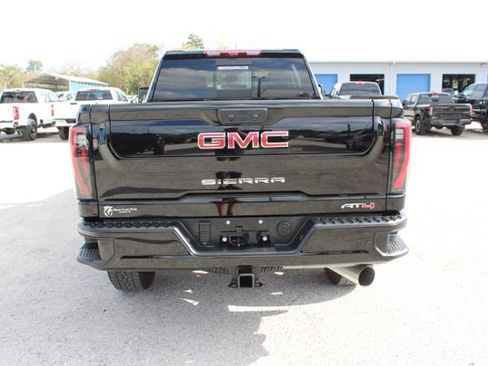 Used 2025 GMC Sierra 2500 AT4 image 9