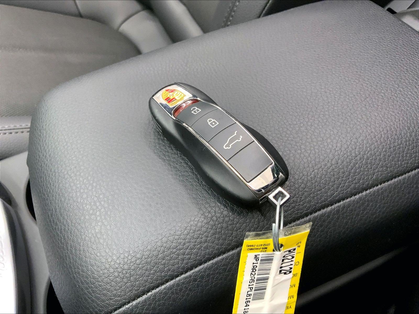 Certified 2023 Porsche Macan AWD/4WD image 21