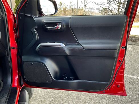 Used 2021 Toyota Tacoma TRD Sport w/ TRD Premium Sport Package image 23