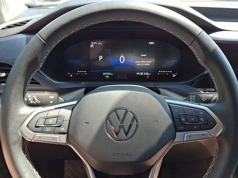 Used 2024 Volkswagen Taos SE AWD/4WD image 23