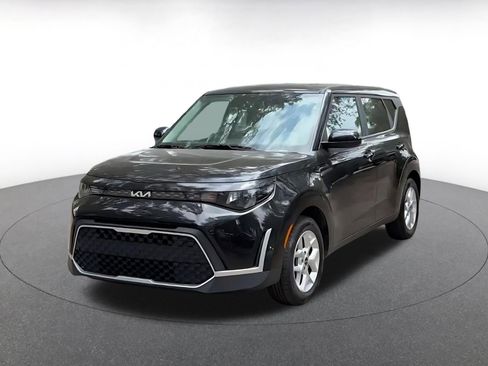 Used 2025 Kia Soul LX w/ LX Technology Package FWD image 7