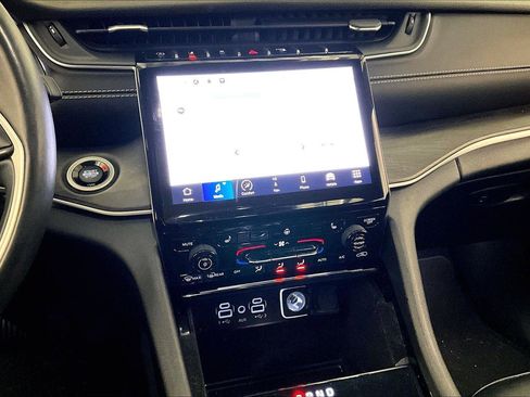 Used 2022 Jeep Grand Cherokee L Limited image 6