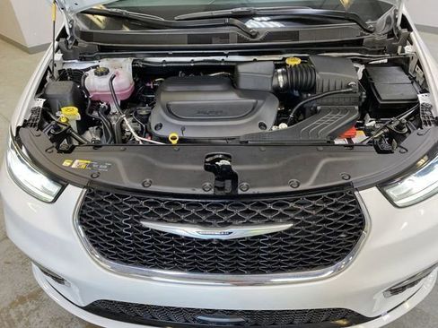 Used 2026 Chrysler Pacifica Select AWD/4WD image 9