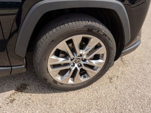 Used 2021 Toyota RAV4 XLE Premium AWD/4WD image 9
