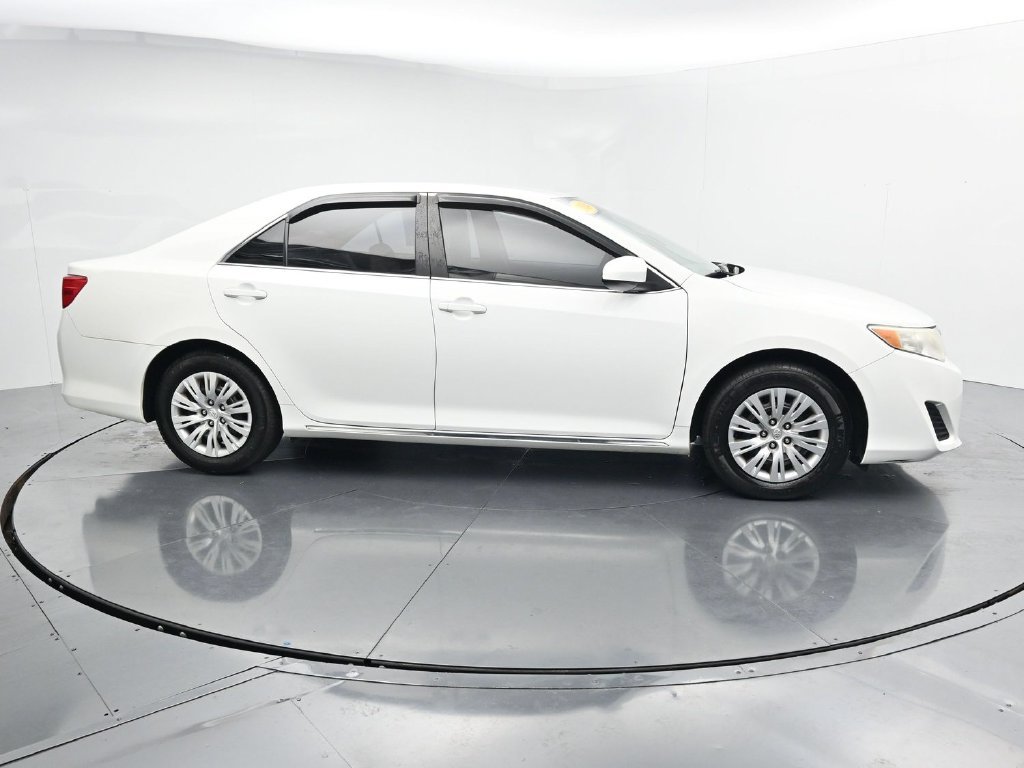 Used 2014 Toyota Camry LE FWD image 9