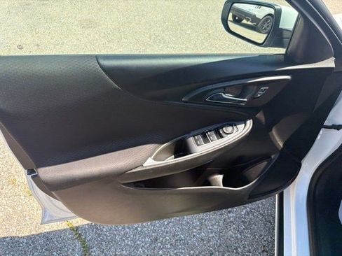 Used 2024 Chevrolet Malibu LT FWD image 11