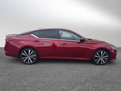 Used 2022 Nissan Altima 2.5 SR FWD image 2