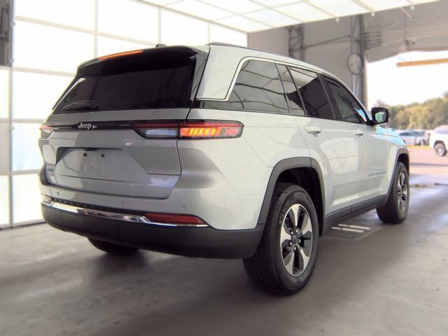 Used 2023 Jeep Grand Cherokee 4WD 4xe image 4