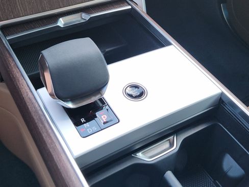 New 2025 Land Rover Range Rover SE image 18