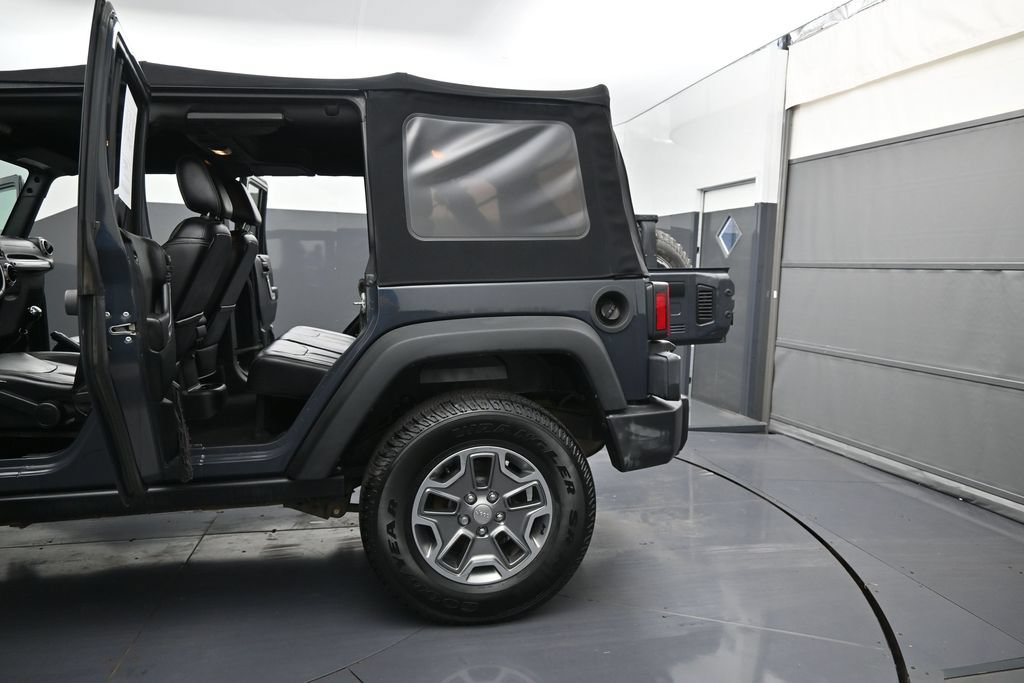 Used 2017 Jeep Wrangler Unlimited Rubicon w/ Dual Top Group AWD/4WD image 12