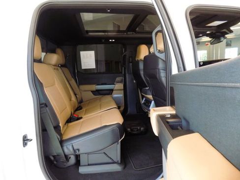 Used 2025 Ford F350 Lariat w/ Lariat Ultimate Package AWD/4WD image 36