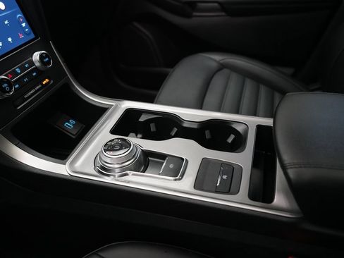 Used 2024 Ford Edge SEL w/ Convenience Package image 17