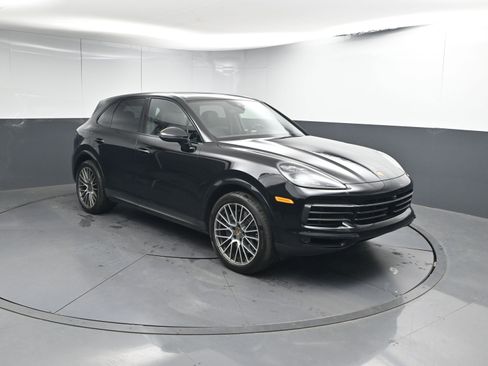 Certified 2022 Porsche Cayenne Platinum Edition image 27