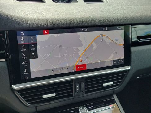 Used 2019 Porsche Cayenne S image 35