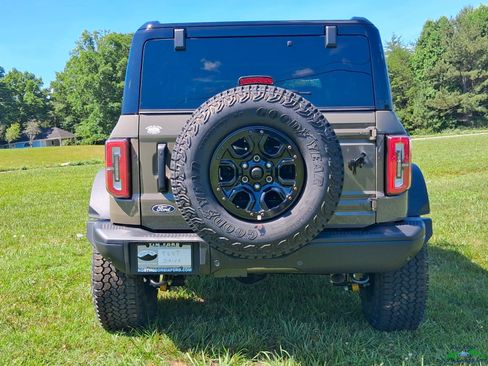 New 2026 Ford Bronco Badlands w/ Sasquatch Package AWD/4WD image 4