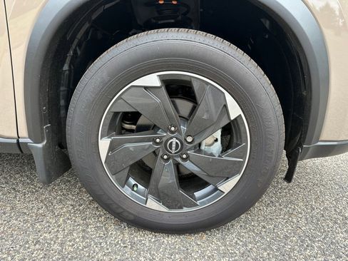 New 2025 Nissan Rogue SV w/ SV Premium Package FWD image 10