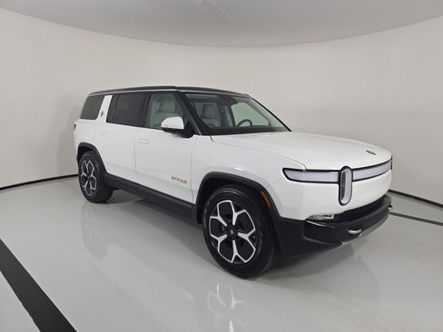 Used 2023 Rivian R1S Adventure image 7