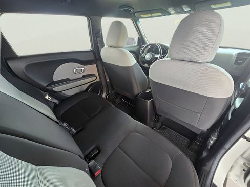 Used 2014 Kia Soul FWD image 17