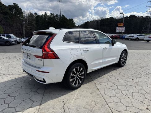 Used 2023 Volvo XC60 B5 Plus image 14