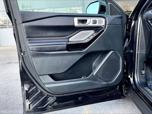 Used 2022 Ford Explorer Platinum w/ Equipment Group 601A image 22