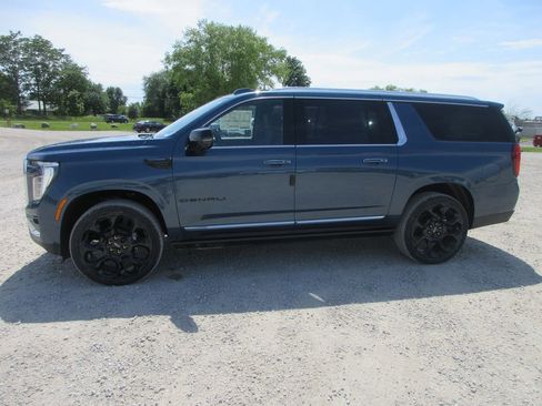 New 2026 GMC Yukon XL Denali w/ Denali Reserve Package AWD/4WD image 7