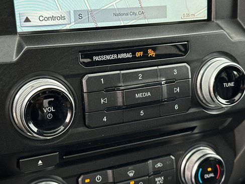 Used 2018 Ford F150 Platinum w/ Equipment Group 701A Luxury image 22