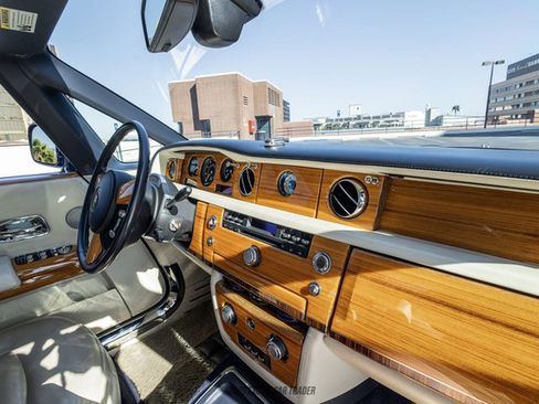 Used 2010 Rolls-Royce Phantom Drophead Coupe RWD image 92