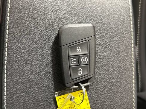 Used 2024 Volkswagen Tiguan SE R-Line AWD/4WD image 44