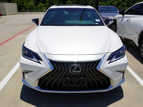 Used 2025 Lexus ES 300h w/ Premium Package FWD image 2