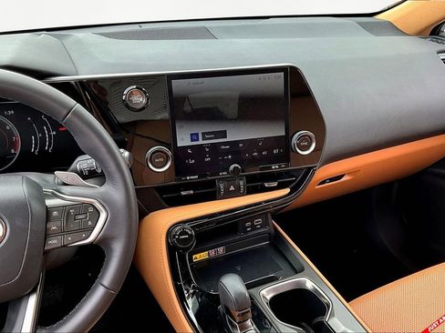 Used 2025 Lexus NX 250 FWD image 9
