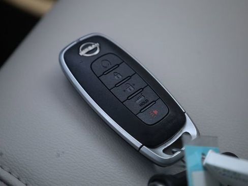 Used 2025 Nissan Pathfinder SL FWD image 23