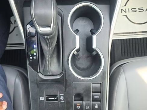 Used 2023 Toyota Highlander XLE FWD image 16