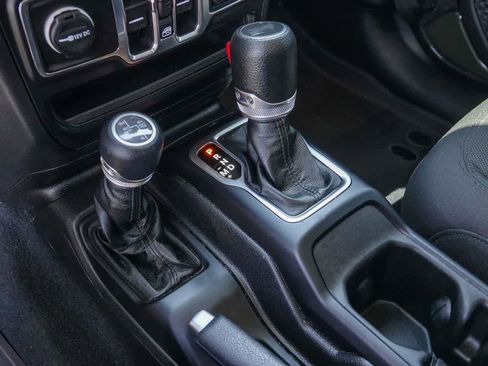 Certified 2023 Jeep Wrangler Unlimited AWD/4WD image 19